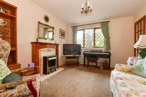 3 bedroom link detached house for sale