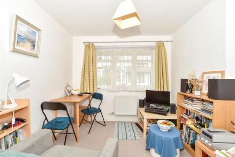 1 bedroom ground floor flat for sale