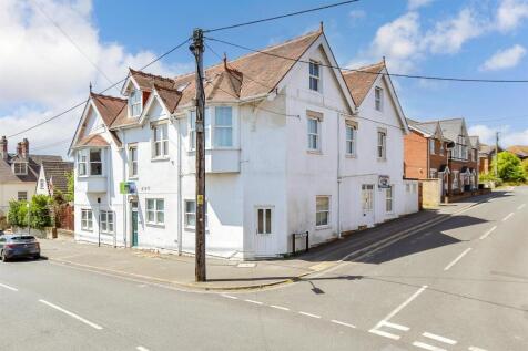 1 bedroom ground floor maisonette for sale