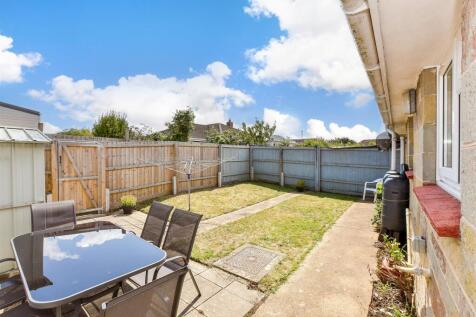 2 bedroom terraced bungalow for sale