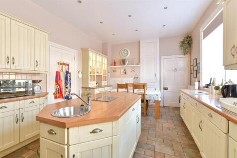 7 bedroom detached house for sale