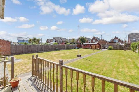 5 bedroom semi-detached house for sale