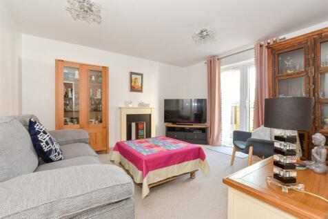 Medina View, East Cowes, Isle of Wight 2 bed ground floor flat for sale