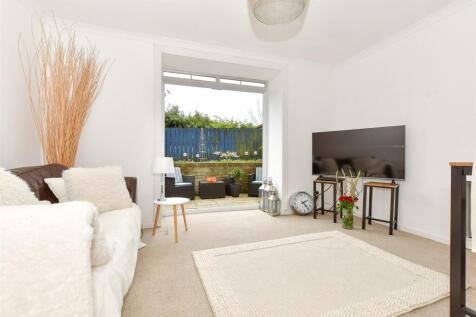 2 bedroom maisonette for sale