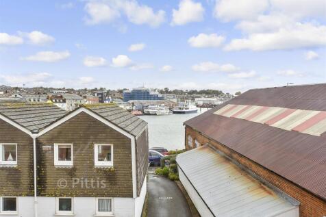 Castle Street, East Cowes, Isle of Wight 1 bed apartment for sale