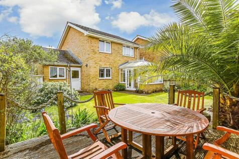 3 bedroom link detached house for sale