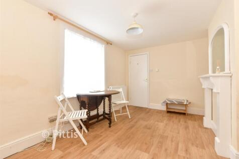 2 bedroom ground floor flat for sale