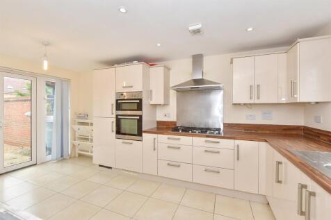 4 bedroom semi-detached house for sale