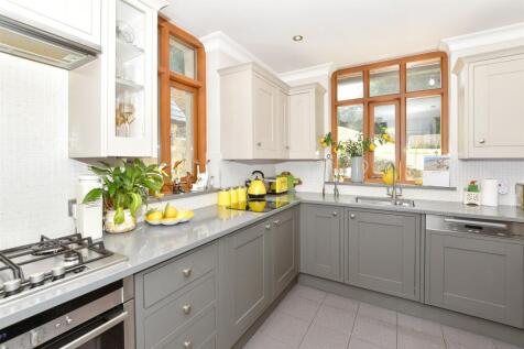 Ashford Road, Bearsted, Maidstone, Kent 4 bed chalet for sale