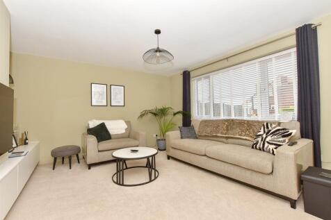 4 bedroom chalet for sale