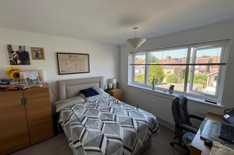2 bedroom maisonette for sale