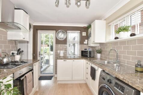 2 bedroom semi-detached house for sale