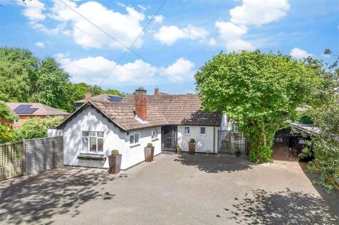 4 bedroom detached bungalow for sale
