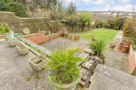 6 bedroom semi-detached house for sale
