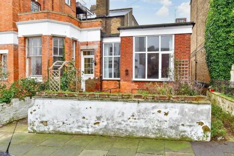 Lewis Crescent, Cliftonville... 1 bed ground floor flat for sale