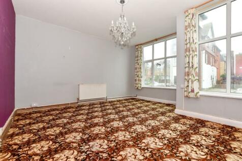 1 bedroom ground floor flat for sale