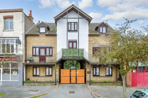 2 bedroom maisonette for sale
