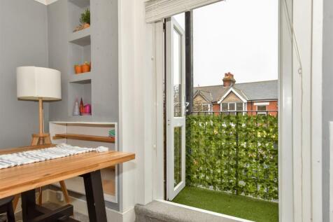 Upper Dane Road, Cliftonville... 2 bed maisonette for sale