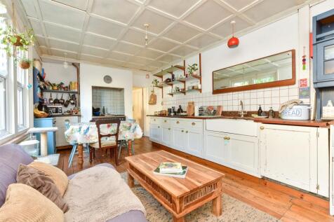5 bedroom semi-detached house for sale