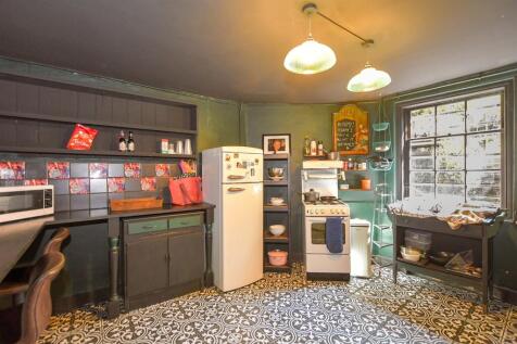 5 bedroom terraced house for sale
