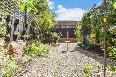 5 bedroom terraced house for sale