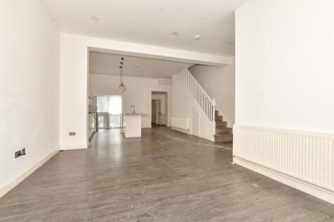 5 bedroom end of terrace house for sale