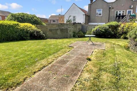 1 bedroom ground floor flat for sale