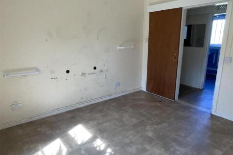 1 bedroom ground floor flat for sale