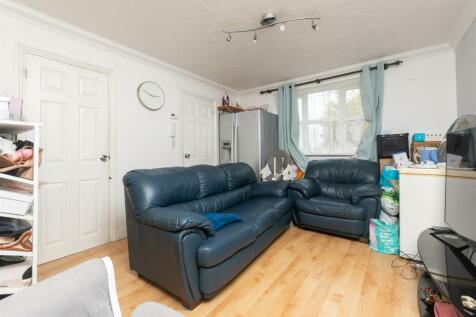 1 bedroom ground floor flat for sale