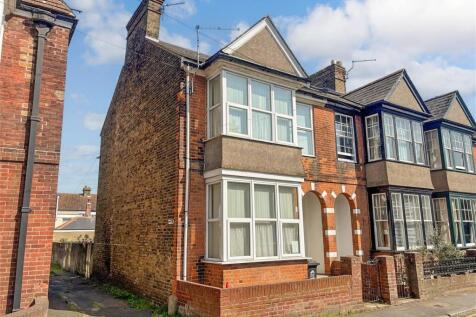 4 bedroom end of terrace house for sale