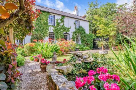 2 bedroom link detached house for sale