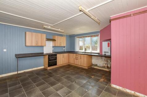 5 bedroom maisonette for sale