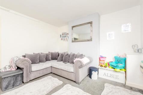 High Street, Farningham, Kent 2 bed terraced house for sale