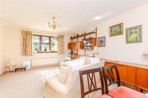 2 bedroom ground floor flat for sale