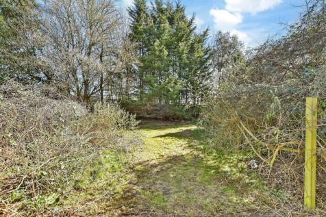 3 bedroom link detached house for sale