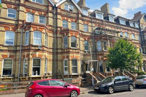 2 bedroom ground floor flat for sale