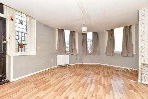 2 bedroom ground floor flat for sale