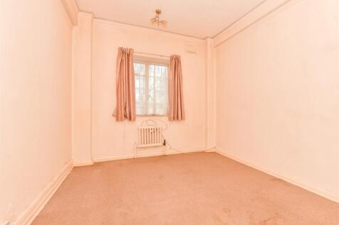 1 bedroom ground floor flat for sale