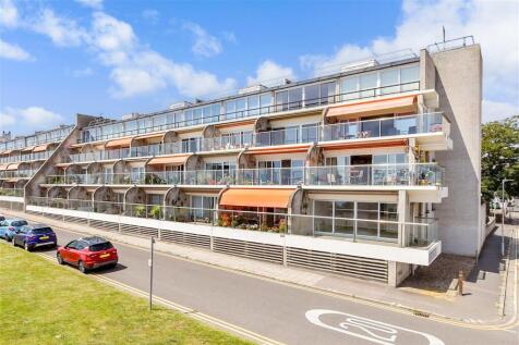 1 bedroom ground floor flat for sale