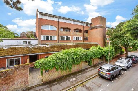 Grimston Gardens, Folkestone, Kent 3 bed ground floor maisonette for sale