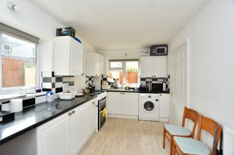 2 bedroom detached house for sale