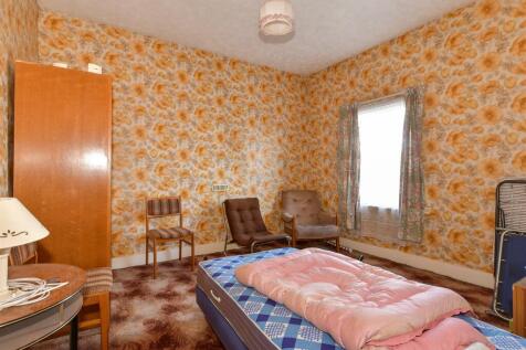 3 bedroom maisonette for sale