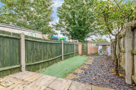 Vale Road, Northfleet, Gravesend, Kent 3 bed terraced house for sale