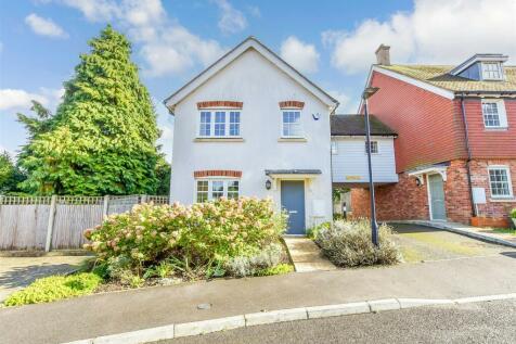 4 bedroom link detached house for sale