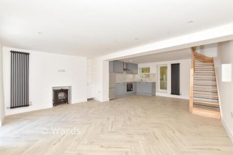 5 bedroom end of terrace house for sale