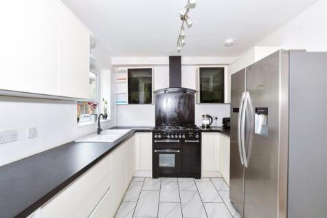 5 bedroom semi-detached house for sale