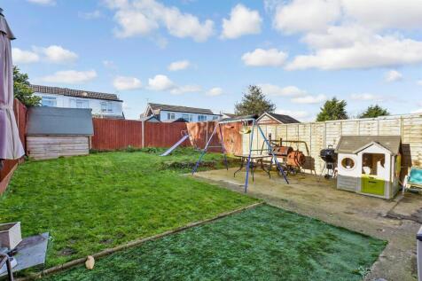 Pembroke Road, Coxheath, Maidstone, Kent 3 bed semi