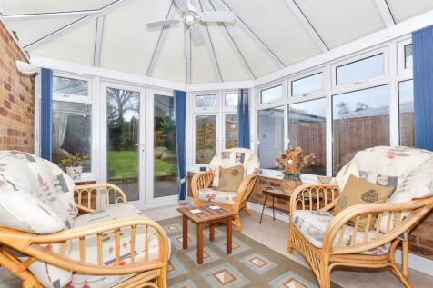 5 bedroom semi-detached house for sale