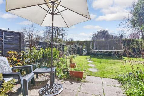4 bedroom end of terrace house for sale
