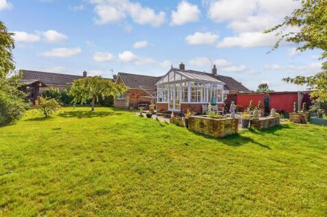 3 bedroom detached bungalow for sale